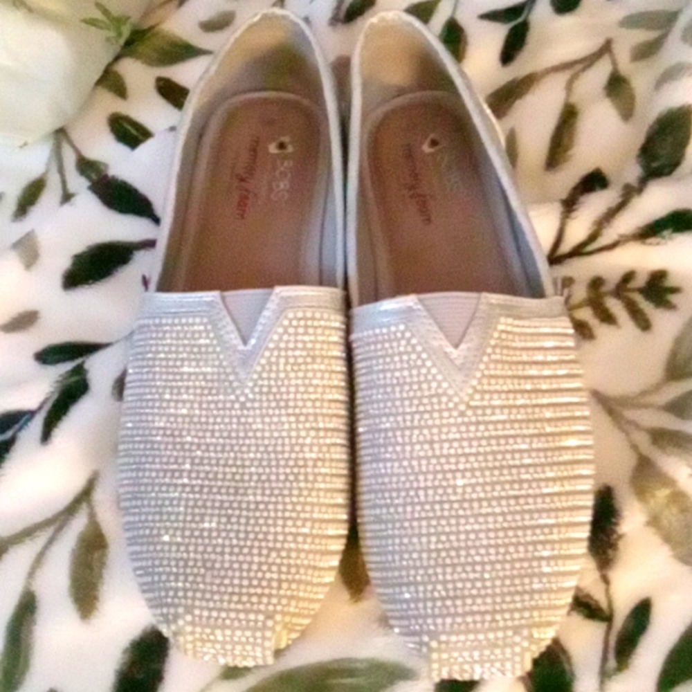 BOBS memory foam, Size 9, Silver with rhinestones and pearl beads.